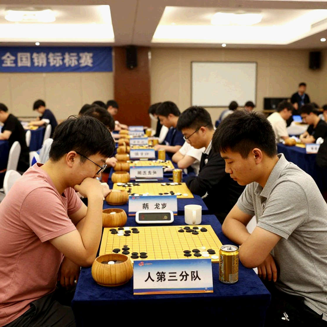 कवर पर यूरोपियन क्लब कप, पन्नों में प्राग 2026: ChessBase Magazine #225 असल में क्या बेचता है